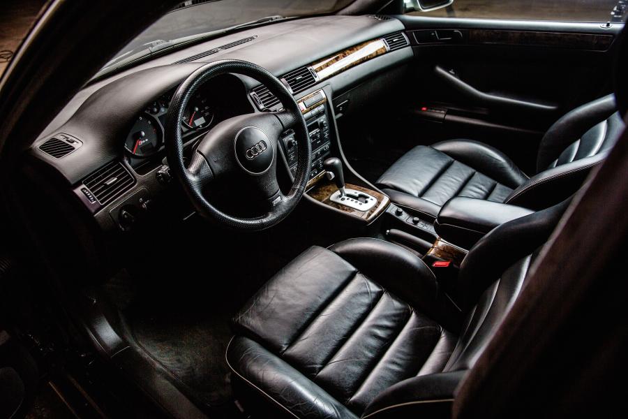 Интерьер Audi RS6 Sedan (4B, C5) 2002 года  (NA) (фото 13 из 20)